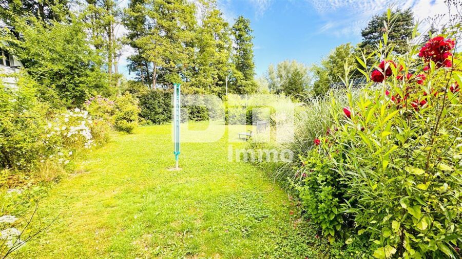 Umfangreich saniertes Zweifamilienhaus + Carport auf großem Grundstück mit Traumgarten - Zugang Gartenbereich